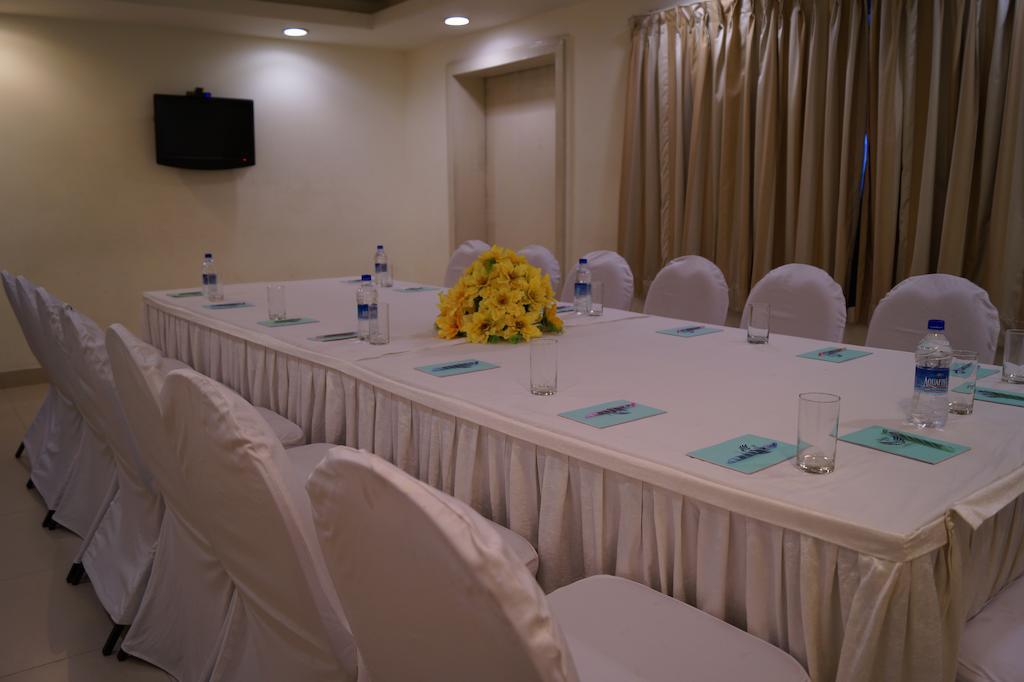 Hotel Budhil Park Visakhapatnam Esterno foto