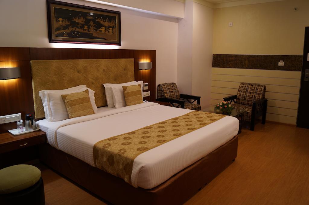Hotel Budhil Park Visakhapatnam Esterno foto