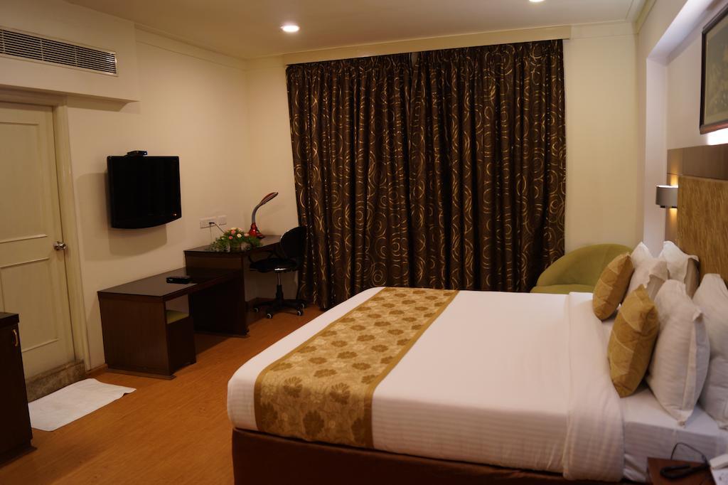 Hotel Budhil Park Visakhapatnam Esterno foto
