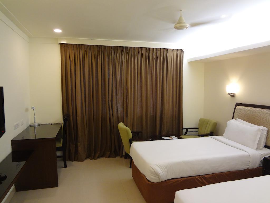 Hotel Budhil Park Visakhapatnam Esterno foto