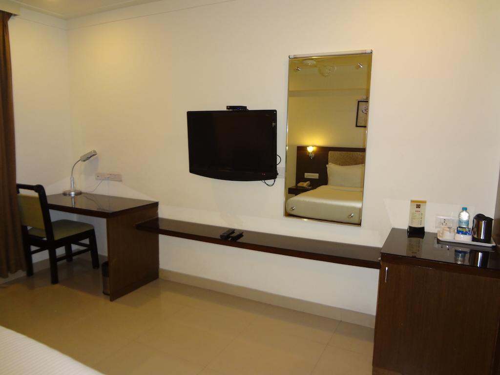Hotel Budhil Park Visakhapatnam Esterno foto