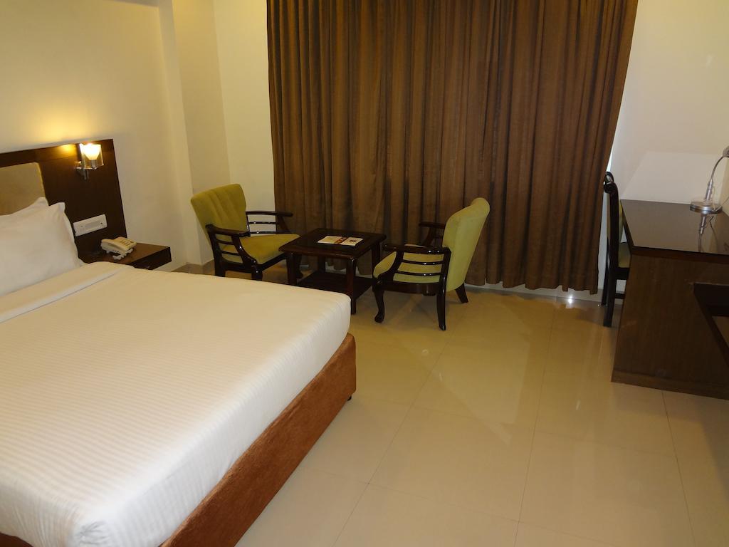 Hotel Budhil Park Visakhapatnam Esterno foto