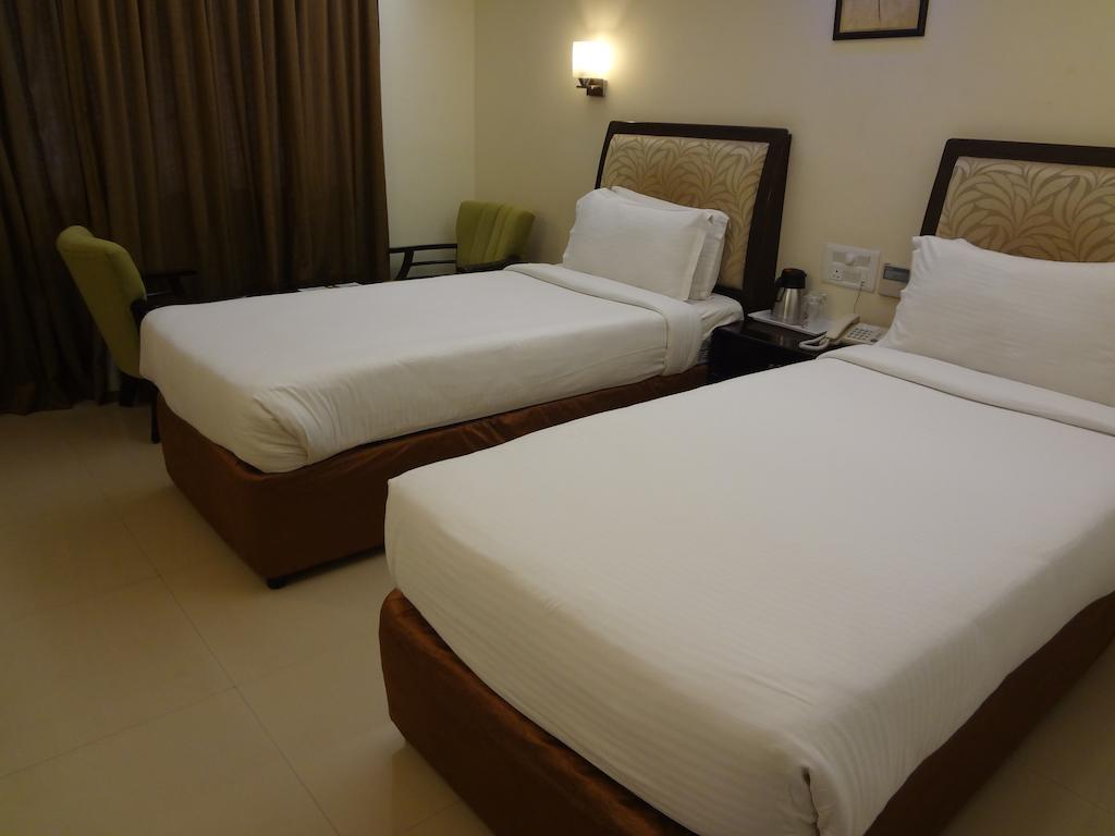 Hotel Budhil Park Visakhapatnam Esterno foto