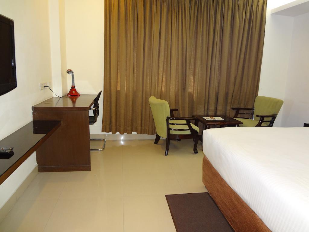 Hotel Budhil Park Visakhapatnam Esterno foto