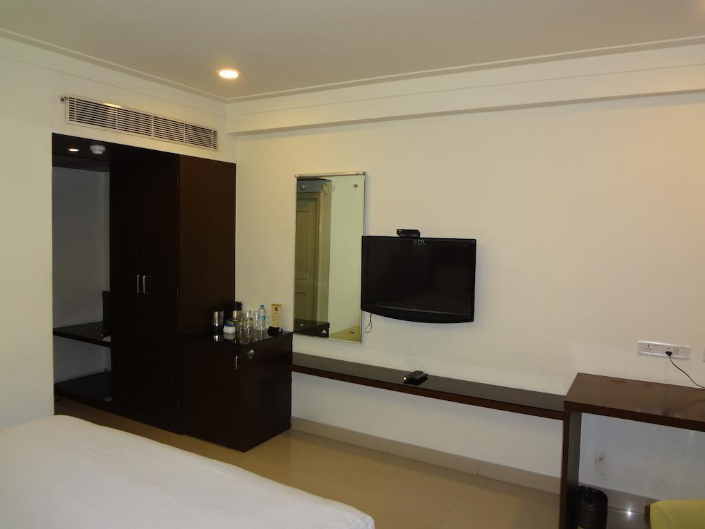 Hotel Budhil Park Visakhapatnam Esterno foto