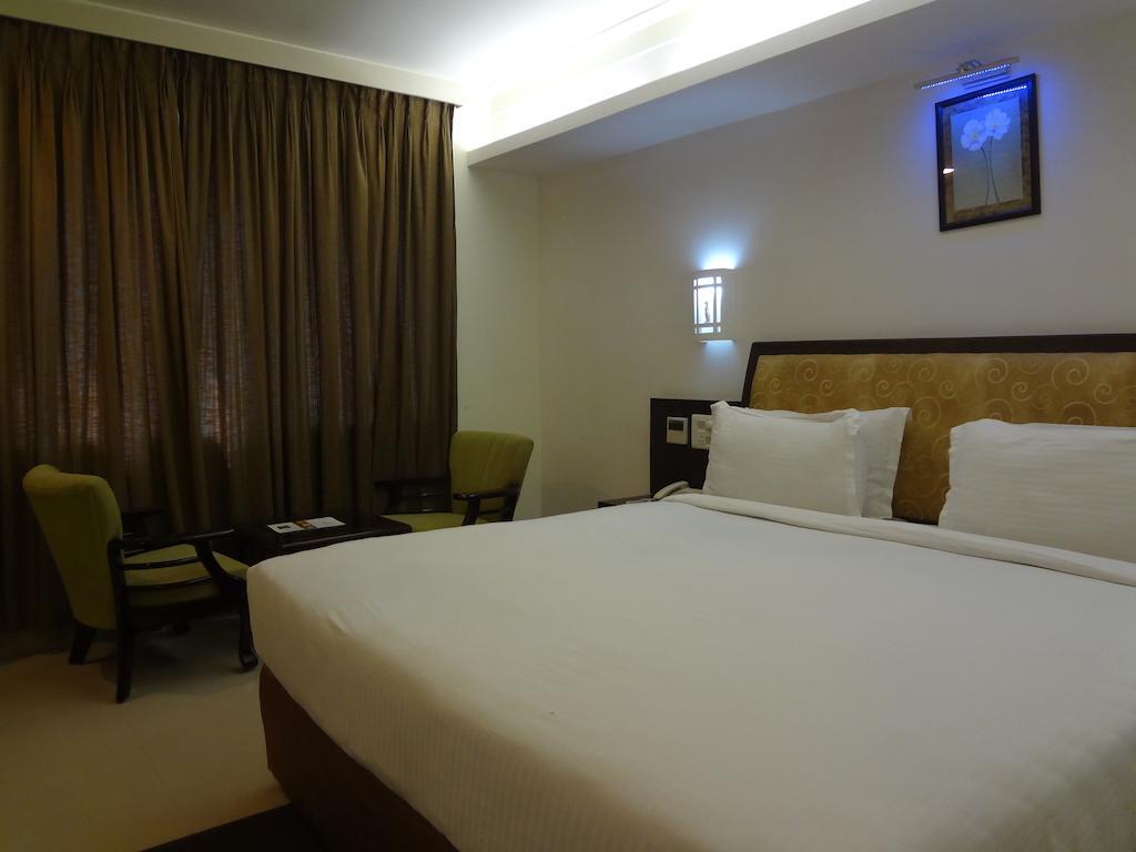 Hotel Budhil Park Visakhapatnam Esterno foto