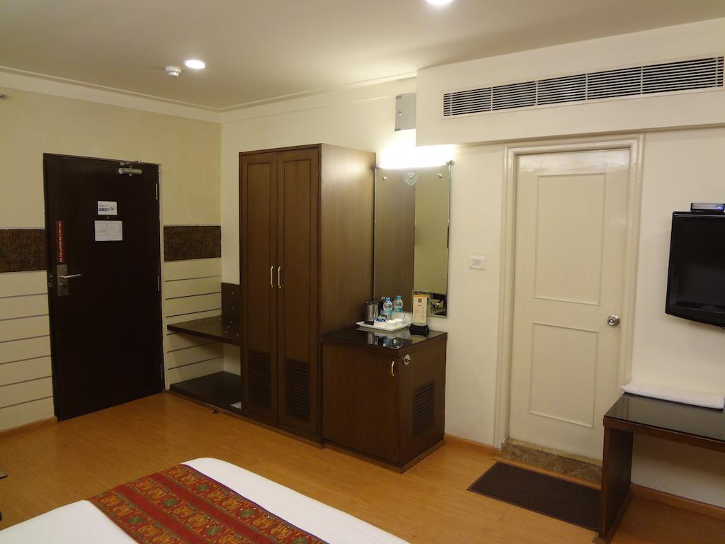 Hotel Budhil Park Visakhapatnam Esterno foto