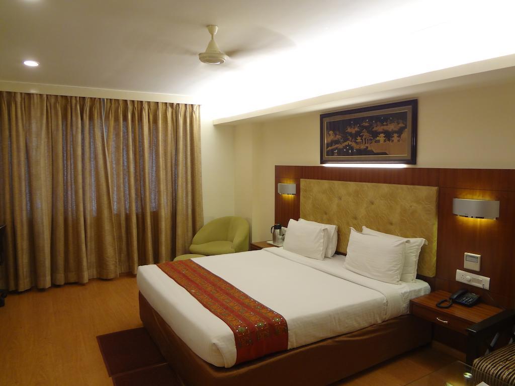 Hotel Budhil Park Visakhapatnam Esterno foto